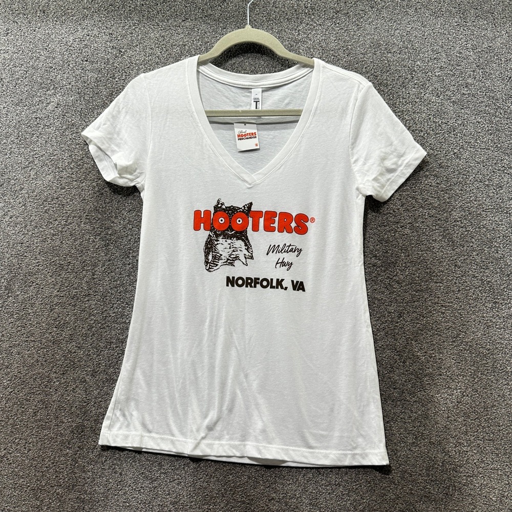 Hooters Norfolk VA Military Hwy Graphic V-Neck T-Shirt White Medium